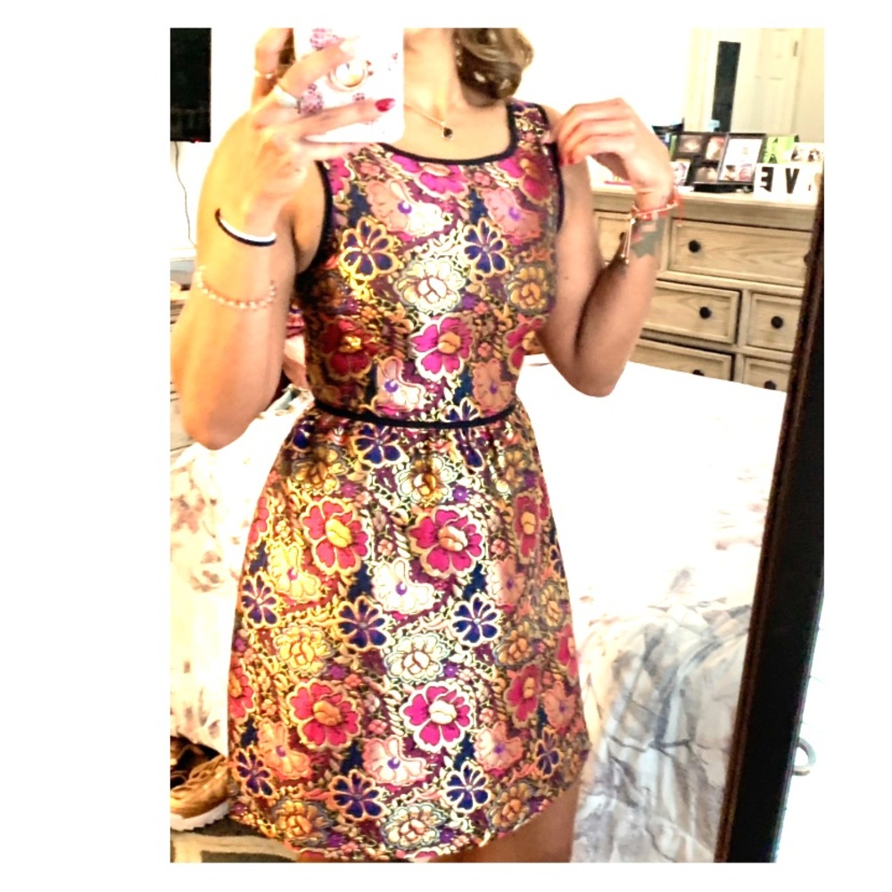 Súper cute gold multicolor midi dress!